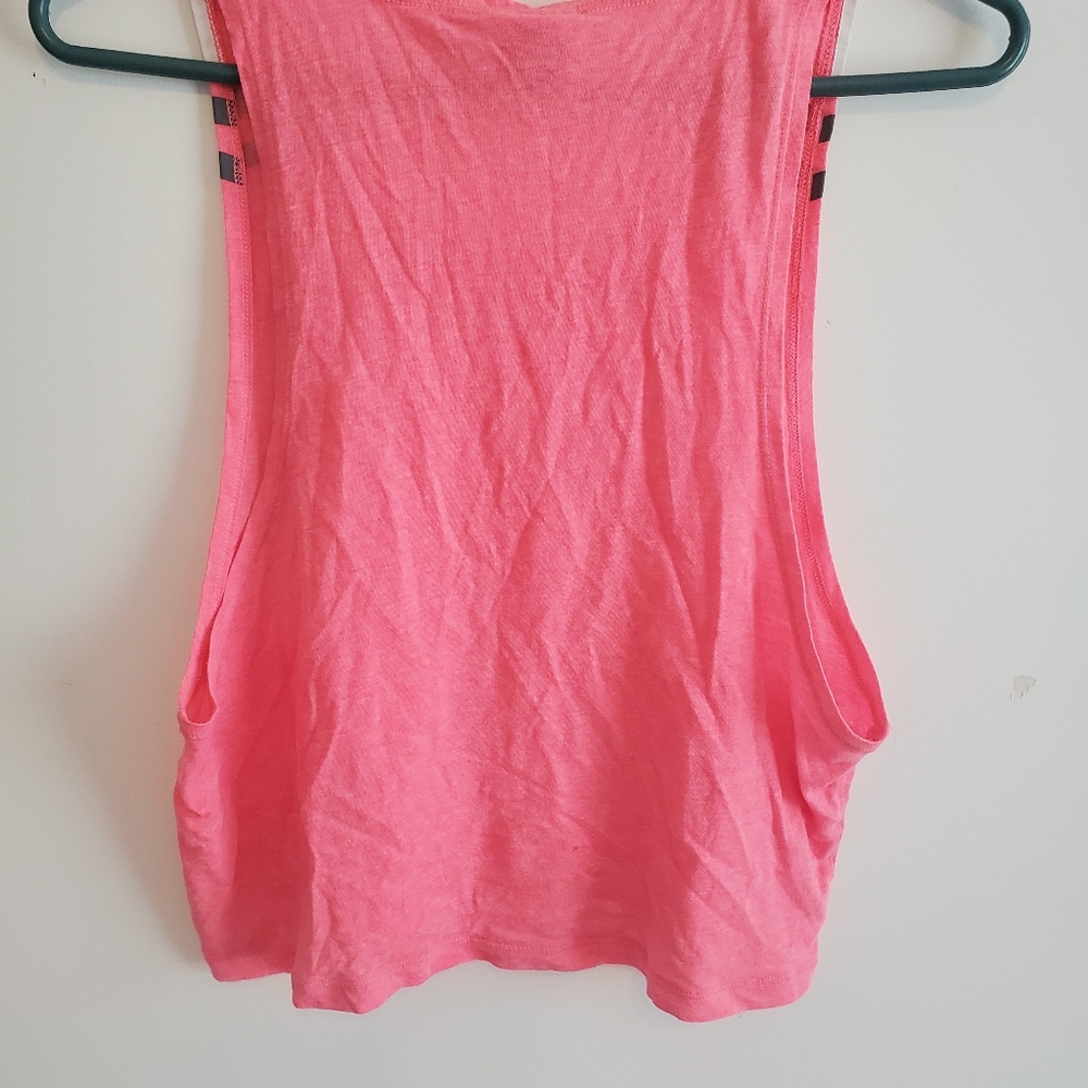 Pink crop tank - Picture 2 of 4